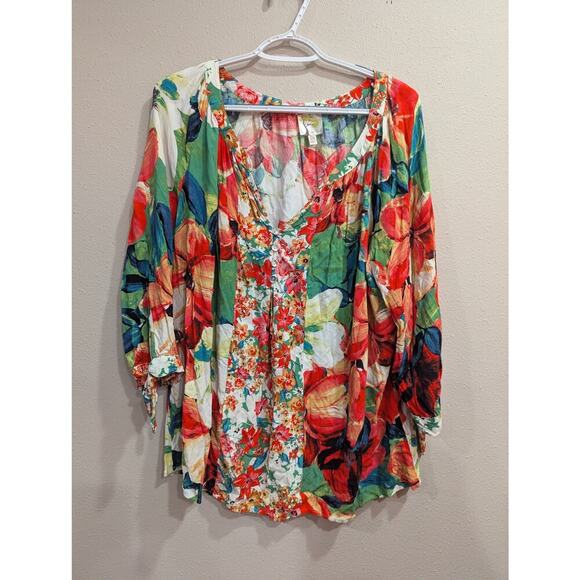 Fig & Flower Tops - Gorgeous floral Henley neck blouse w/mother of pearl buttons by Fig & Flower 2X